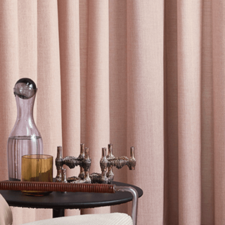 Moodbild mit verschiedenen Textilien in Rosatönen